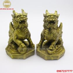 Tượng Kỳ Lân phong thủy đứng bệ bát quái bằng đồng vàng mộc