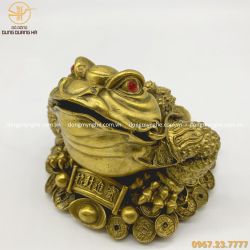 Mẫu Thiềm Thừ đẹp ôm câu đối bằng đồng vàng mộc