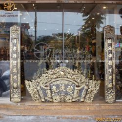 Cuốn thư câu đối bằng đồng vàng sơn màu giả cổ tinh xảo