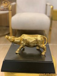 Tượng trâu đồng phong thủy thếp vàng kích thước 25x13cm