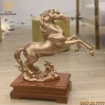 Tượng con ngựa bằng đồng đỏ cao 44cm thiết kế độc đáo
