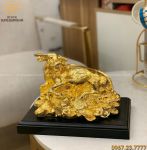 Tượng trâu phong thủy nằm tiền mạ vàng kích thước 24x17cm