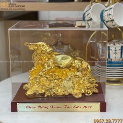 Tượng trâu nằm trên tiền mạ vàng 24k - quà tặng năm Tân Sửu