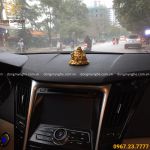 Tượng Phật Di Lặc mạ vàng 24k đặt trên xe ô tô