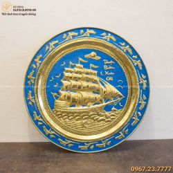 Mâm tranh Thuận Buồm Xuôi Gió 50cm bằng đồng vàng nền xanh