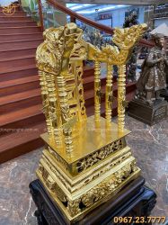 Ngai thờ gia tiên đồng đỏ dát vàng kích thước 80x50x39 cm