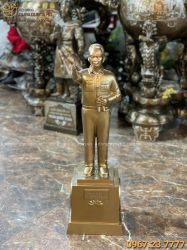 Tượng Đại tướng Võ Nguyên Giáp vẫy tay chào cao 70cm