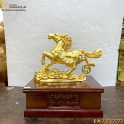 Tượng ngựa phong thủy phú quý kích thước 32x45x11cm thếp vàng