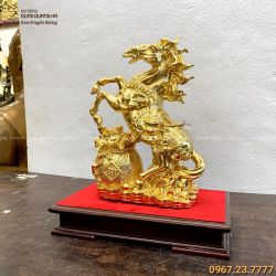 Tượng Ngựa hí phong thủy tài lộc bằng đồng mạ vàng 24k