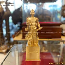 Tượng Trần Quốc Tuấn bằng đồng vàng cao 30cm đẹp tinh xảo