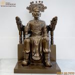 Tượng Trần Hưng Đạo ngồi ghế bằng đồng đỏ cạo màu cao 70 cm