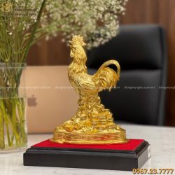 Tượng gà phong thủy bằng đồng vàng catut thếp vàng cao 22cm