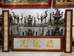 Đại tự câu đối bằng đồng mạ bạc khung gỗ hương chữ dát vàng