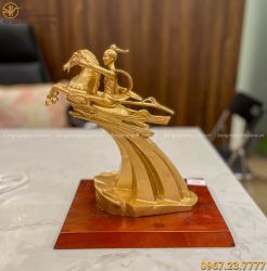 Tượng Thánh Gióng bằng đồng đỏ màu nhũ tinh xảo cao 27cm