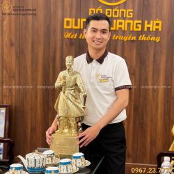 Tượng Trần Hưng Đạo Đại Vương bằng đồng vàng catut cao 70cm