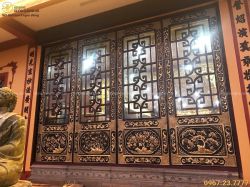 Cổng hoa văn bằng đồng vàng thúc nổi đẹp sang trọng, tinh tế