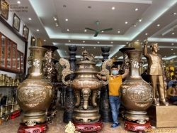 Lọ lộc bình tai voi cao 1m8 bằng đồng đỏ khảm tam khí