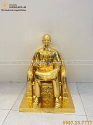 Tượng Bác Hồ ngồi trên ghế mây cao 60cm bằng đồng thếp vàng