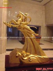 Tượng Thánh Gióng mạ vàng