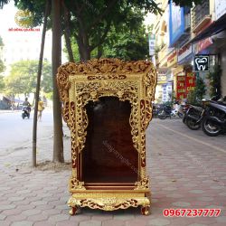 Dát vàng 9999 lên khám thờ gỗ đẹp trang trọng