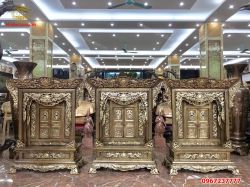 Khám thờ cổ kính chạm sắc nét