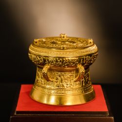 Quả trống đồng bằng đồng vàng dát vàng