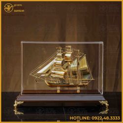 Quà tặng thuyền buồm đồng vàng mạ vàng cao 30cm