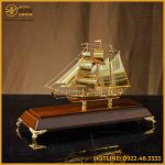 Quà tặng thuyền buồm đồng vàng mạ vàng cao 30cm