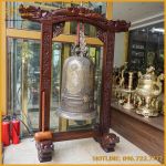 Chuông đồng đỏ và khung gỗ đục tứ quý