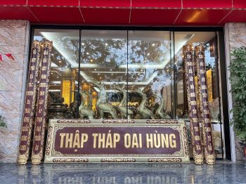 Bàn giao và lắp đặt đại tự câu đối dài 2.5m cho khách tại Lai Châu