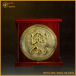 Tranh chữ thư pháp Bình An bằng đồng mạ vàng