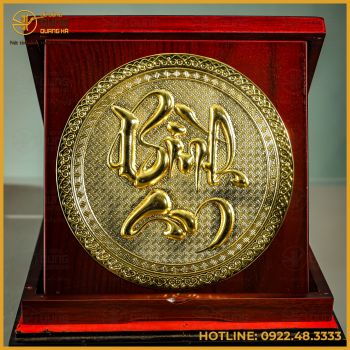 Tranh chữ thư pháp Bình An bằng đồng mạ vàng