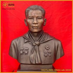 Tượng chân dung bán thân chiến sĩ bằng đồng làm màu cổ kính