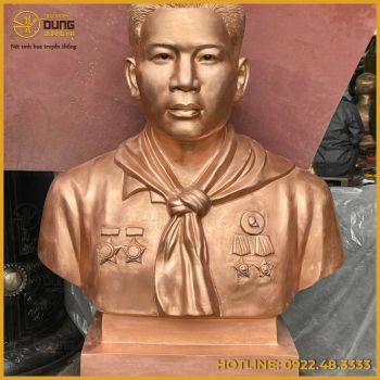 Tượng chân dung bán thân chiến sĩ bằng đồng làm màu cổ kính