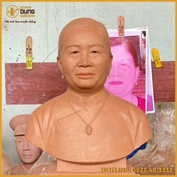 Tượng chân dung cụ bà đúc thủ công tinh xảo
