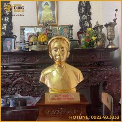 Tượng bà cụ bán thân bằng đồng đúc theo yêu cầu