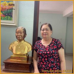 Tượng chân dung cụ bà đúc thủ công tinh xảo