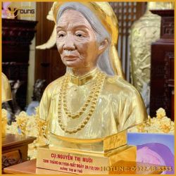 Tượng chân dung bán thân cụ bà bằng đồng mạ vàng