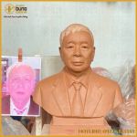 Tượng chân dung bán thân cụ ông mạ vàng cao cấp