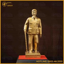 Tượng Bác Hồ đồng đỏ làm màu cao 35cm ngang 11,5cm nặng 12kg