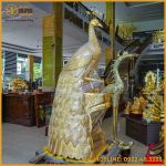 Tượng chim công đồng đỏ dát vàng cao 2m