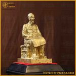 Tượng Bác Hồ ghế mây đồng vàng mộc cao 20cm