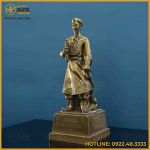 Tượng Trần Hưng Đạo đồng vàng giả cổ kích thước 50x19x21cm