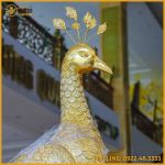 Tượng chim công đồng đỏ dát vàng cao 2m