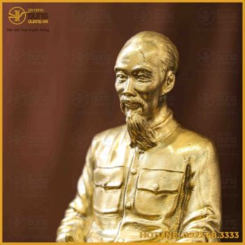 Tượng Bác Hồ ghế mây đồng vàng mộc cao 20cm