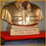 Tượng Bác Hồ bán thân đồng đỏ màu nhũ cao 25cm ngang 20cm