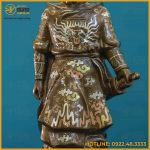 Tượng Quang Trung đồng đỏ khảm tam khí cao 52cm