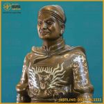 Tượng Quang Trung đồng đỏ khảm tam khí cao 52cm