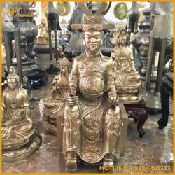 Tượng cụ tổ bằng đồng đỏ làm màu uy nghiêm