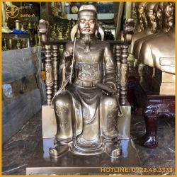 Tượng cụ tổ bằng đồng đỏ làm màu